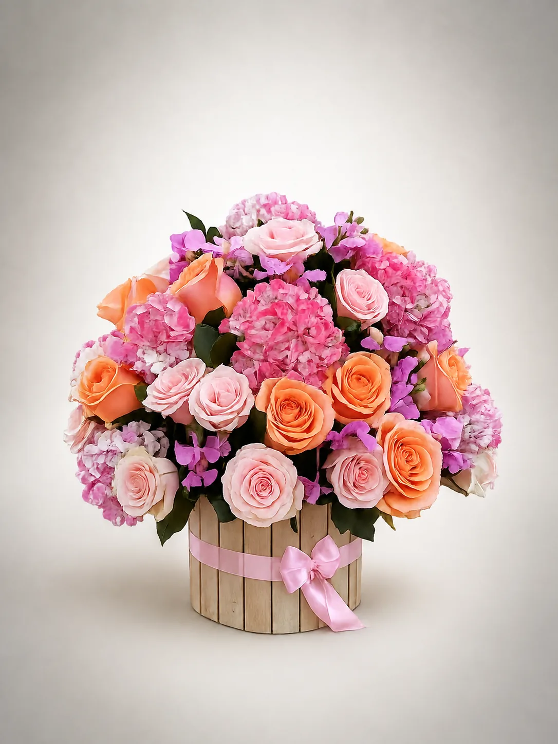 Arreglo en caja de madera con rosas y orquídeas Cali